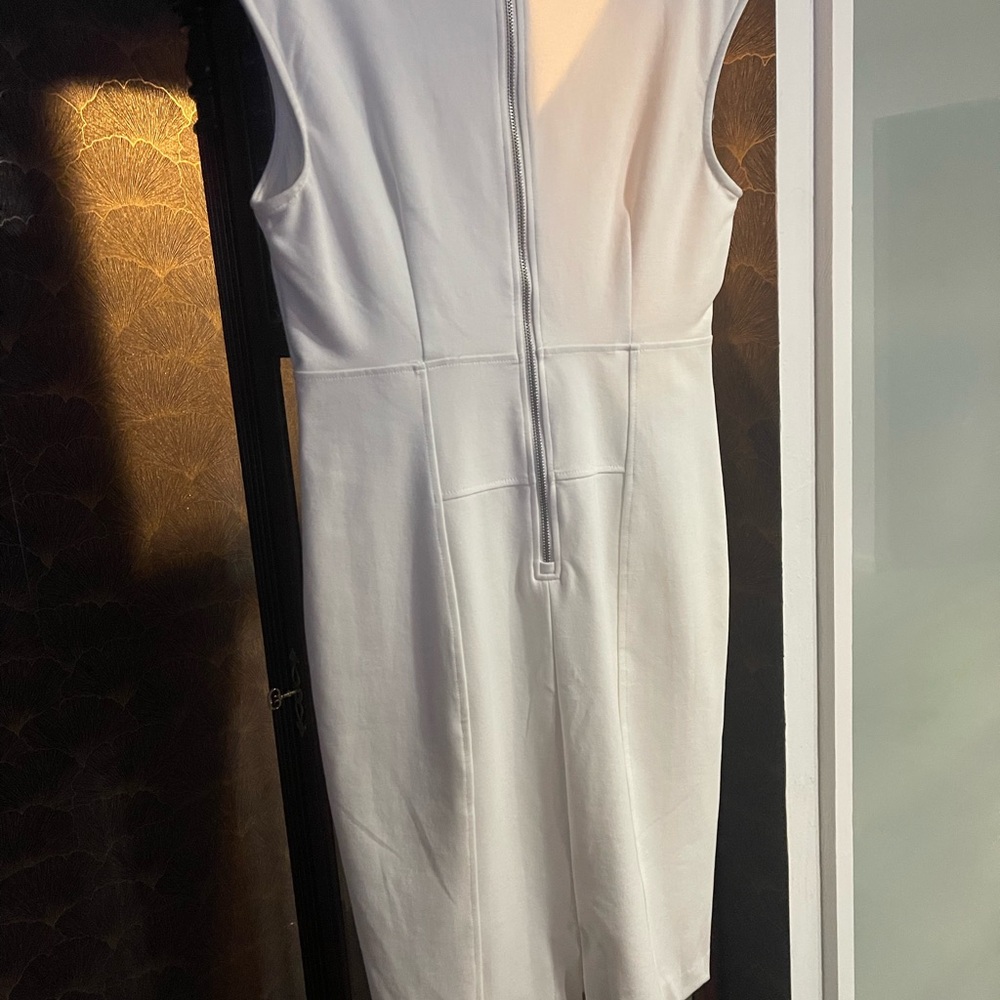 This dress is amazing. Fits amazing on your body